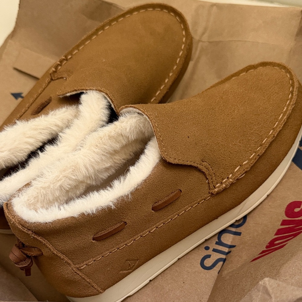 Sperry tan slip on